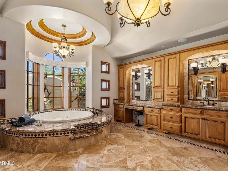 0d44147382c638b21a3b0bcee9e2b318-uncropped_scaled_within_1536_1152