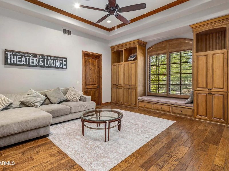 0f4cdfa3e1355889f35e64d7b7a137e3-uncropped_scaled_within_1536_1152